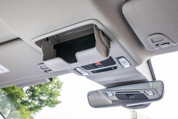 ホンダ・アコード（オーバーヘッドコンソールのサングラスホルダー）