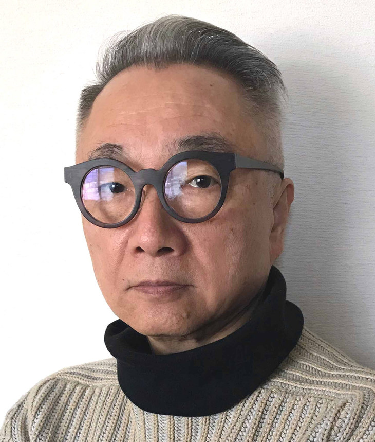 「国際学生“社会的EV”デザインコンテスト2022」の実行委員長を務める、APEV理事の山下敏男氏。webCG読者のなかでも、「日産フェアレディZ（Z32）」を手がけたデザイナーとして記憶している人は多いのではないだろうか。現在はINTERROBANG DESIGNの代表として、インダストリアルデザインや、デザインコンサルティング、人材育成などを行っている。