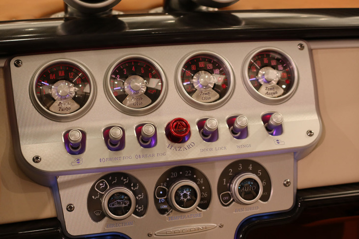 パガーニ・ウトピア ロードスター（センターコンソール）