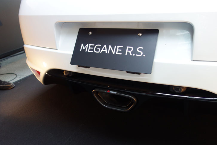 アクラポヴィッチ製チタンマフラー。