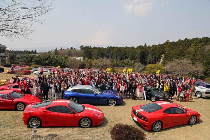 ブランチを食べ終えたところで参加者全員そろって恒例の記念撮影を行った。帰路の渋滞を避けるために、撮影後に解散となった。