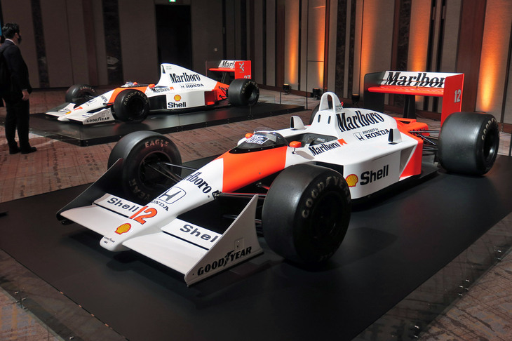 「マクラーレンMP4/4」（写真手前）と「MP4/5B」（同奥）。