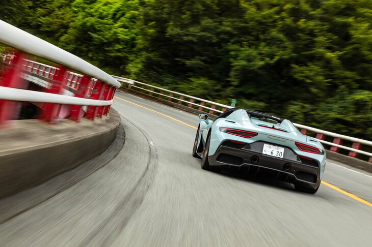 ボディー剛性についてはクーペとの明確な差は感じない。車両重量は、クーペに対して65kg増しとなっている。