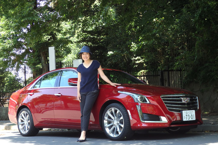 新しい「キャデラックCTS」と。今日は家族5人でわが家の夏の風物詩、梅もぎに出かけます。