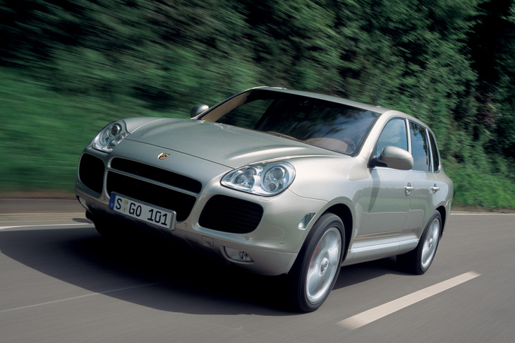 ポルシェ・カイエン
	ポルシェ初のSUVとして初代モデル（写真）が2002年にデビュー。4代目となる最新モデルは最高出力640PSを誇る「ターボGT」を筆頭に、プラグインハイブリッドやV8、V6など多彩なパワーユニットが設定される。