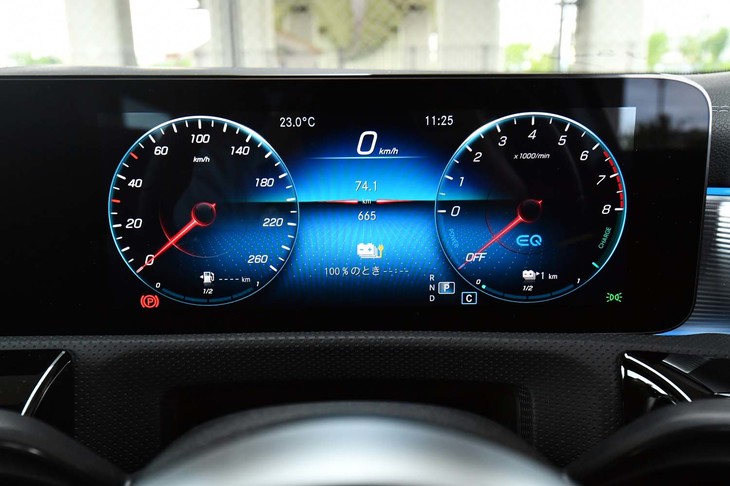 液晶タイプのメーターパネルは、表示される情報・数値だけでなく、メーター全体のデザインも変更可能。