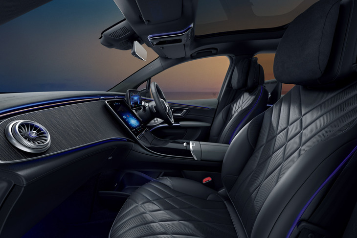 「EQS450 4MATIC SUV」のインテリア。ボディー構造部の空洞部分の多くに防音発泡材を充てんし、静粛性も高めたという。