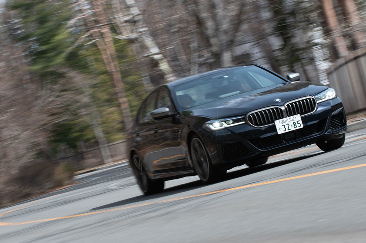 ドライブトレインには電子制御LSDの「Mスポーツデファレンシャル」を標準装備。高いコーナリング性能を実現している。