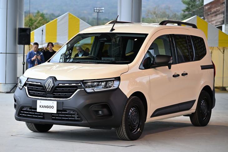 会場で発表された「カングー クルール ディーゼルMT」。イベントに間に合わせるためフランスから空輸してきたという。