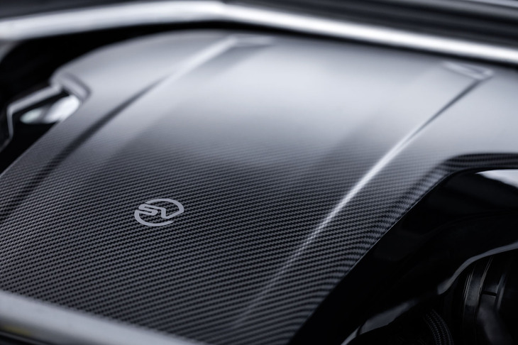 BMWの「Mモデル」と共通の4.4リッターV8ターボエンジンは、レンジローバー史上トップの最高出力635PSを発生する。