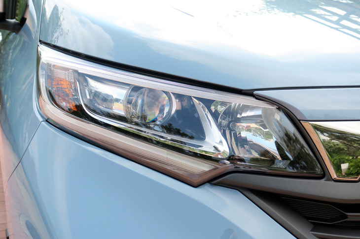 ホンダ・フリード ハイブリッド クロスター（4WD）（ヘッドランプ）