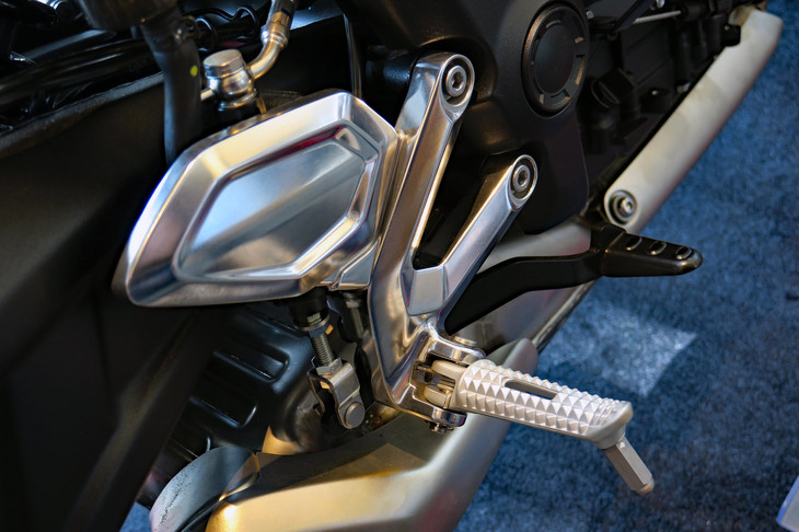 トライアンフ・トライデント660（ステップ）