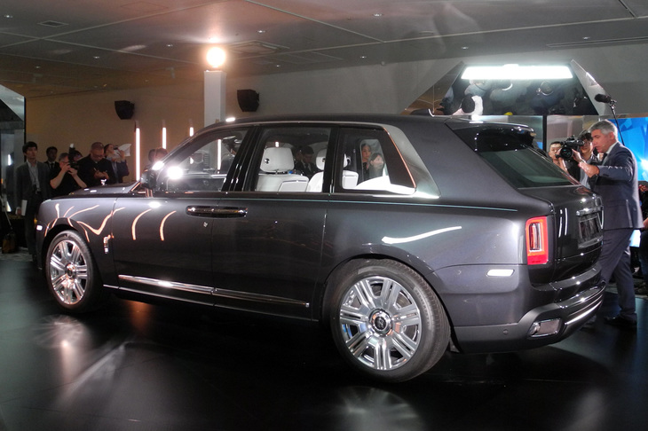 ハッチゲートを持つ「カリナン」だが、ロールス・ロイスではそのボディー形状を3ボックスタイプと呼んでいる。