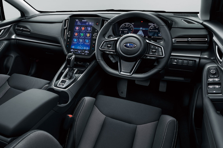 内装は黒を基調に各部にシルバーステッチを採用。センターアームレストのソフトパッドなどは省かれるが、質感が低いという印象はない。シート表皮はトリコットとなる。（写真は「GT EX」）