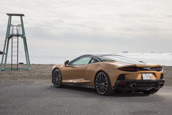 今回は、高速道路を中心に280kmほどの距離を試乗。燃費は満タン法で7.2km/リッターを記録した。なお「マクラーレンGT」の燃料タンク容量は72リッターとなっている。