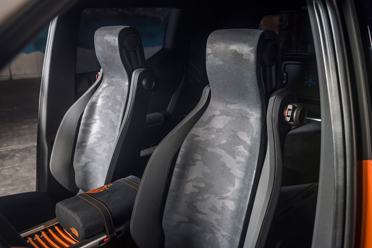 トヨタFT-4X（フロントシート）