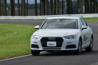 ドライハンドリング路面を行く。ターンインでのシャープさとコーナリング時のグリップの高さが印象的だった。