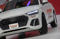 都内のアイススケートリンクで「ブリザックVRX3」の加速・制動性能や旋回時のハンドリングなどをチェックした。写真は235/55R19サイズの「ブリザックVRX3」が装着された「アウディQ5」の氷上走行シーン。