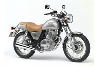 1994年にデビューした「スズキ・ボルティ」。クラシカルなデザインとコンパクトな車体（排気量249cc）が持ち味で、小柄な女性ライダーにも人気を博した。