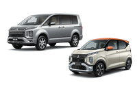 同じ「ダイナミックシールド」というコンセプトのもとに、フロントマスクがデザインされた「eKクロス」（右）と「デリカD：5」（左）。