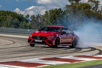 「AMG GT63 S Eパフォーマンス」の駆動方式は4WD。リアのスリップ量が増えた場合、必要に応じて駆動力がフロントにも配分される。