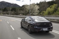 新型「508」には、プジョー初となる電子制御アクティブサスペンションが採用されている。
