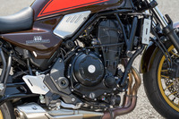 エンジンは、排気量649ccの水冷並列2気筒DOHC。低中回転域での力強さやコントロールのしやすさ、優れたスロットルレスポンスが特徴だ。