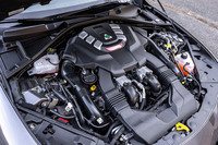 2.9リッターV6ツインターボエンジンをフロントミドに搭載。最高出力520PS/6500rpm、最大トルク600N・m/2500rpmのスペックは、ベース車となった「ジュリア クアドリフォリオ」よりも10PSアップした数値（最大トルクは同一値）となる。