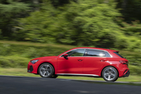 現行型「A3」の国内発売は2021年。直近では輸入車販売ランキングで2023年度に6位に入っている（6069台）。