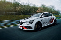 「ルノー・メガーヌR.S.」がニュルでのアタックタイムを更新の画像