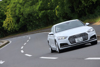 「A5クーペ」のフルタイム4WD機構は、通常は前：後ろ＝40：60と、やや後輪寄りに駆動力を配分。状況に応じて、前：後ろ＝70：30から前：後ろ＝15：85の間で、駆動力配分を変化させることができる。