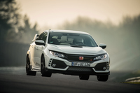 現在、ニュルブルクリンク北コースで「FF車最速」の座にいるのは日本車。最新の「ホンダ・シビック タイプR」である。記録は7分43秒80。