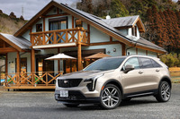 「キャデラックXT4」に設定された20台の限定モデル「ラテエディション」。専用ボディーカラーの「ラテメタリック」は、メタリックカラーでありながらどこか柔和なイメージを持つ。