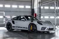 ちなみに、この「パイロットスポーツ カップ2」、どういうクルマにOE装着されているかというと、こういうクルマにOE装着されているのである。……なんというか、ウチの「バイパー」に履かせるのは、ちょっと違う気がしません？