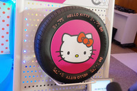 こちらは2017年にネクセンタイヤジャパンが発表した、ハローキティとのコラボタイヤ。他業界があやかろうと思うほど、日本のキャラクターの人気はスゴいのだ。