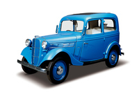 戦前に活躍した「ダットサン17型セダン」。Aピラーに備わっているのはサイドミラーではなく、「腕木式」の方向指示器である。