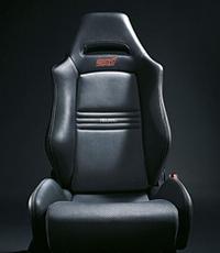 メーカーオプションの「レカロ製バケットシート」