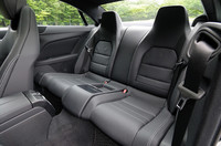 後席も独立シートを採用。大人2人がゆったり座れる室内空間を確保している。