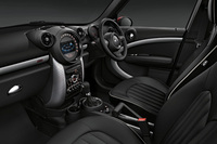 MINIクロスオーバーに専用カラーの特別仕様車の画像