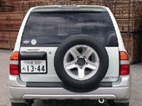 画像をクリックするとリアシートが倒れるさまが見られます。