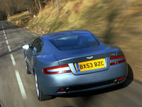 デザイナーのフィスカいうところの“moment fashion”。リアライトはLED式だ。