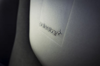 シートのバックレストにあしらわれた「Polestar」のロゴ。