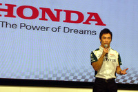 昨年に続きインディカーに参戦する佐藤琢磨もまた、気合十分。「今年は心に余裕がある。自分の力を出せそうです」。