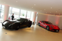 
    認定中古車の展示エリアの様子。この日は「458イタリア」と「599GTO」「F12ベルリネッタ」が展示されていた。
    