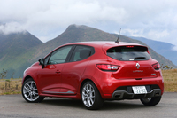 リアエンドにはディフューザーが備わる。れっきとした機能パーツである証拠に、車体が発生するダウンフォースの80%をになうという。