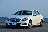 Eクラスにもいよいよハイブリッドモデルが加わった。車型はセダンのみ。