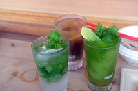 ラムを使ったさまざまなカクテルが楽しめる。写真はノンアルコールのカクテル。