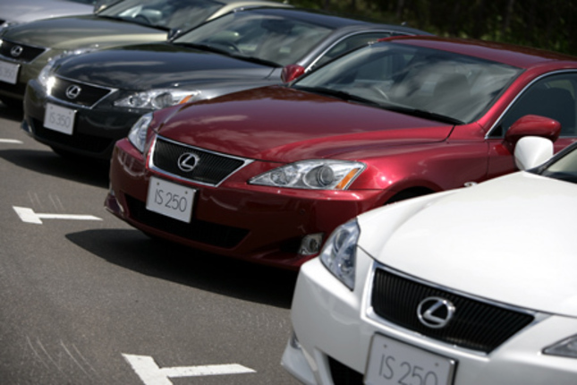 【スペック】IS250：全長×全幅×全高＝4575×1795×1425mm／ホイールベース＝2730mm／駆動方式＝FR／2.5リッターV6DOHC24バルブ