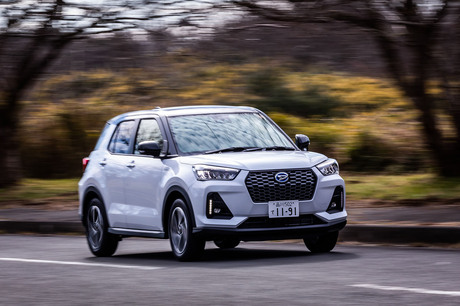 コンパクトSUV「ダイハツ・ロッキー」に新設定されたシリーズ式ハイブリッド車に試乗。エンジンで発電しモ...