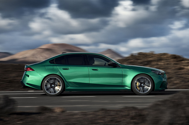 新型「BMW M5」が国内デビュー Mハイブリッドシステムは最高出力727PS 